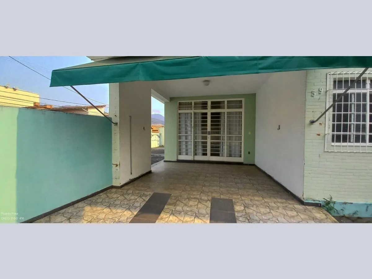 Foto 3 de Casa de 4 quartos (1 suíte) com edícula e garagem para 6 carros, Medicina
