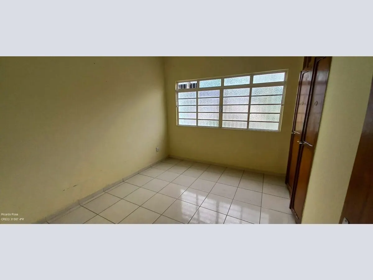 Foto 5 de Casa de 4 quartos (1 suíte) com edícula e garagem para 6 carros, Medicina