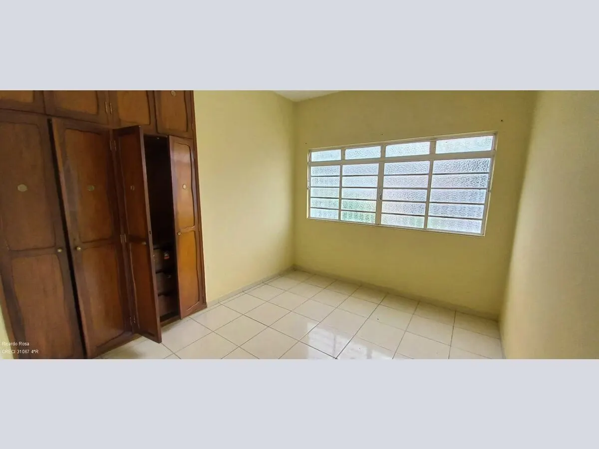 Foto 6 de Casa de 4 quartos (1 suíte) com edícula e garagem para 6 carros, Medicina