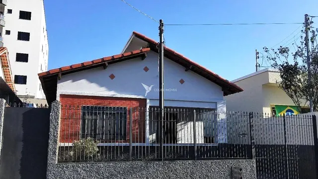 Foto 1 de Casa de 4 quartos com edícula e garagem para 3 carros, Morro Chic