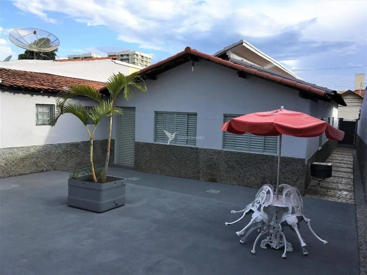 Foto 2 de Casa de 4 quartos com edícula e garagem para 3 carros, Morro Chic