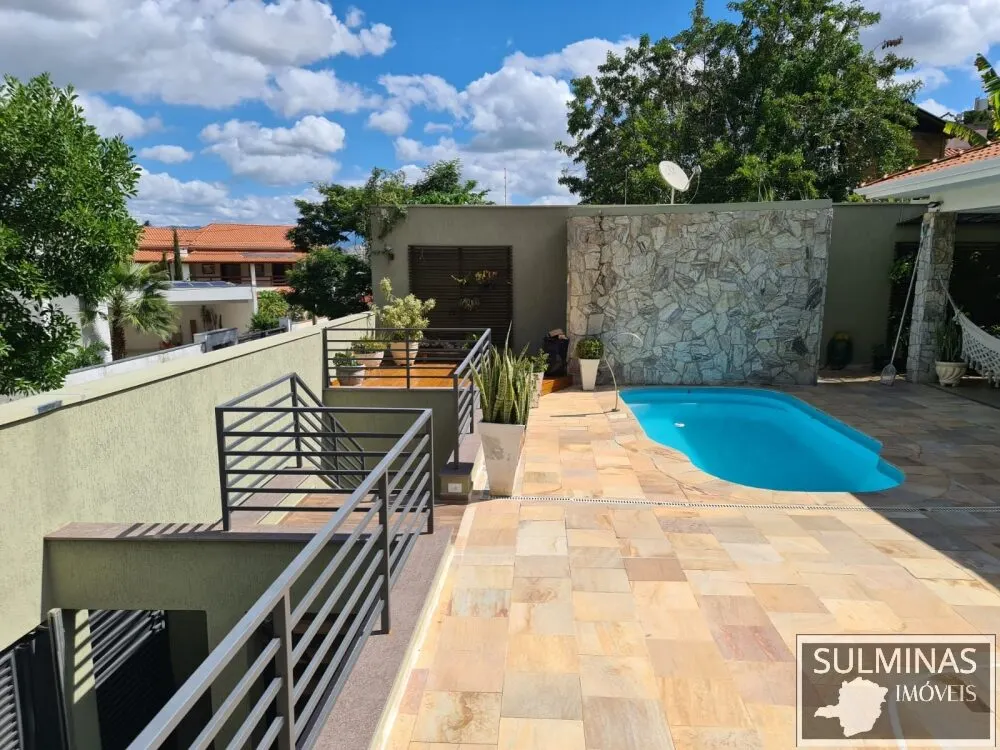 Foto 7 de Casa de 4 quartos (2 suítes) com piscina aquecida e energia solar, Pinheirinho