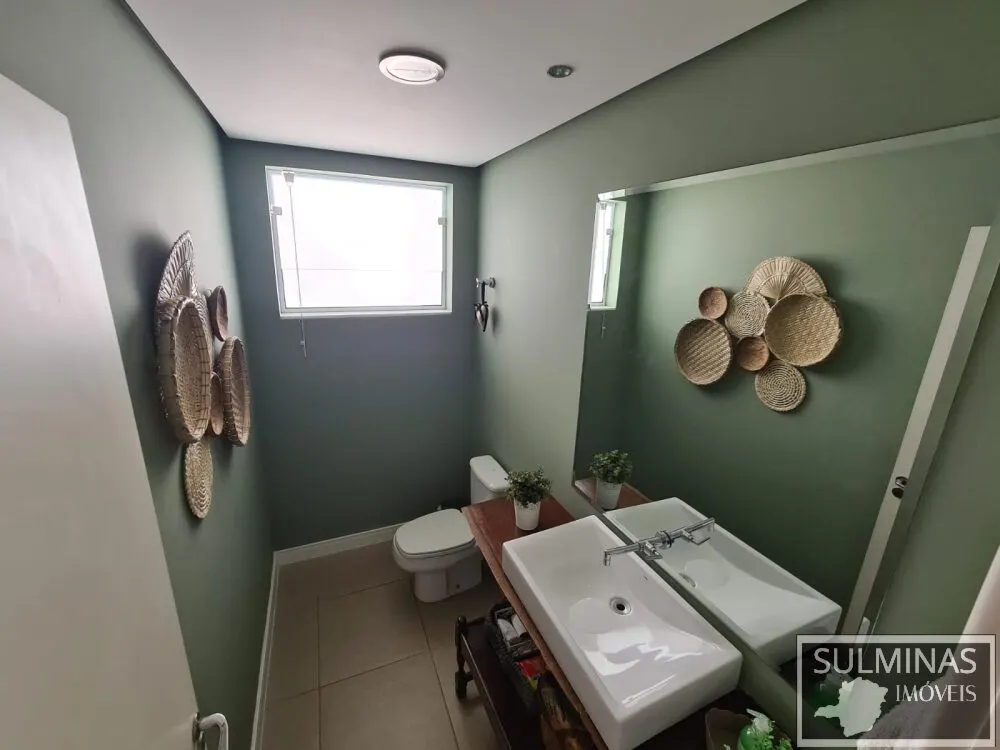 Foto 8 de Casa de 4 quartos (2 suítes) com piscina aquecida e energia solar, Pinheirinho