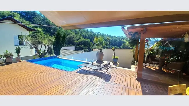 Foto 1 de Casa de 4 quartos (1 suíte) com piscina, sauna e área gourmet com vista, Pinheirinho