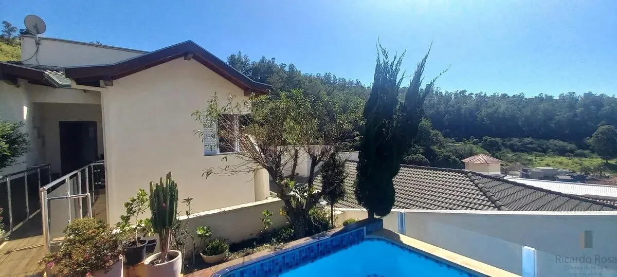 Foto 2 de Casa de 4 quartos (1 suíte) com piscina, sauna e área gourmet com vista, Pinheirinho