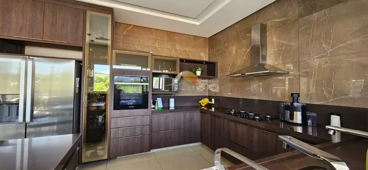 Foto 2 de Casa de 4 quartos (3 suítes) com piscina aquecida e vista, Pinheirinho