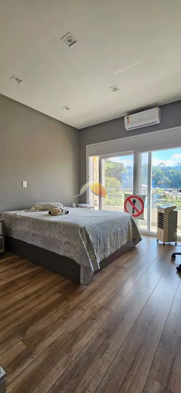 Foto 6 de Casa de 4 quartos (3 suítes) com piscina aquecida e vista, Pinheirinho