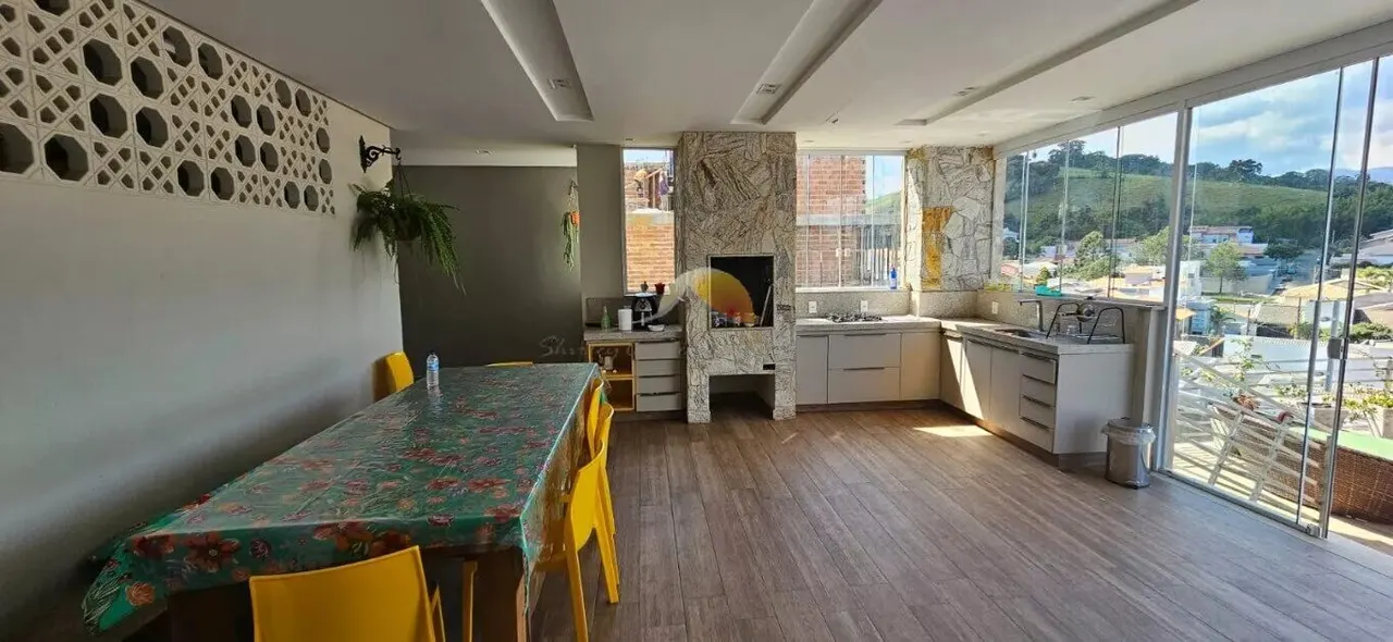 Foto 7 de Casa de 4 quartos (3 suítes) com piscina aquecida e vista, Pinheirinho