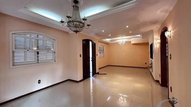 Foto 1 de Casa ampla de 4 quartos (1 suíte) com piscina e churrasqueira, Pinheirinho