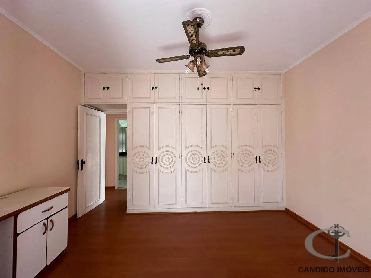 Foto 8 de Casa ampla de 4 quartos (1 suíte) com piscina e churrasqueira, Pinheirinho