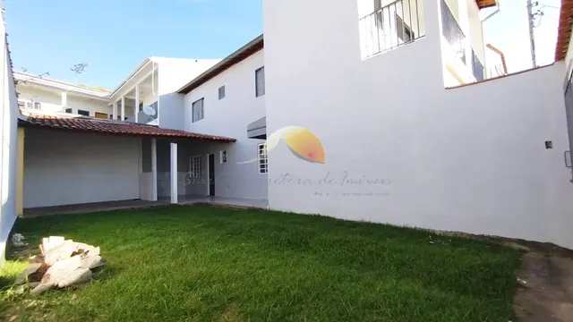 Foto 1 de Sobrado de 4 quartos com quintal gramado e garagem para alugar, Medicina