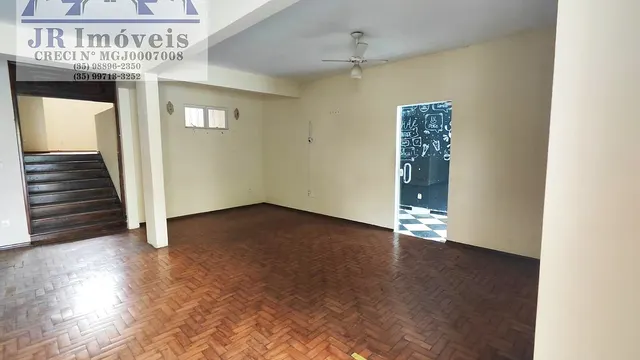 Foto 1 de Casa de 4 quartos com terraço e sala comercial no térreo, Centro