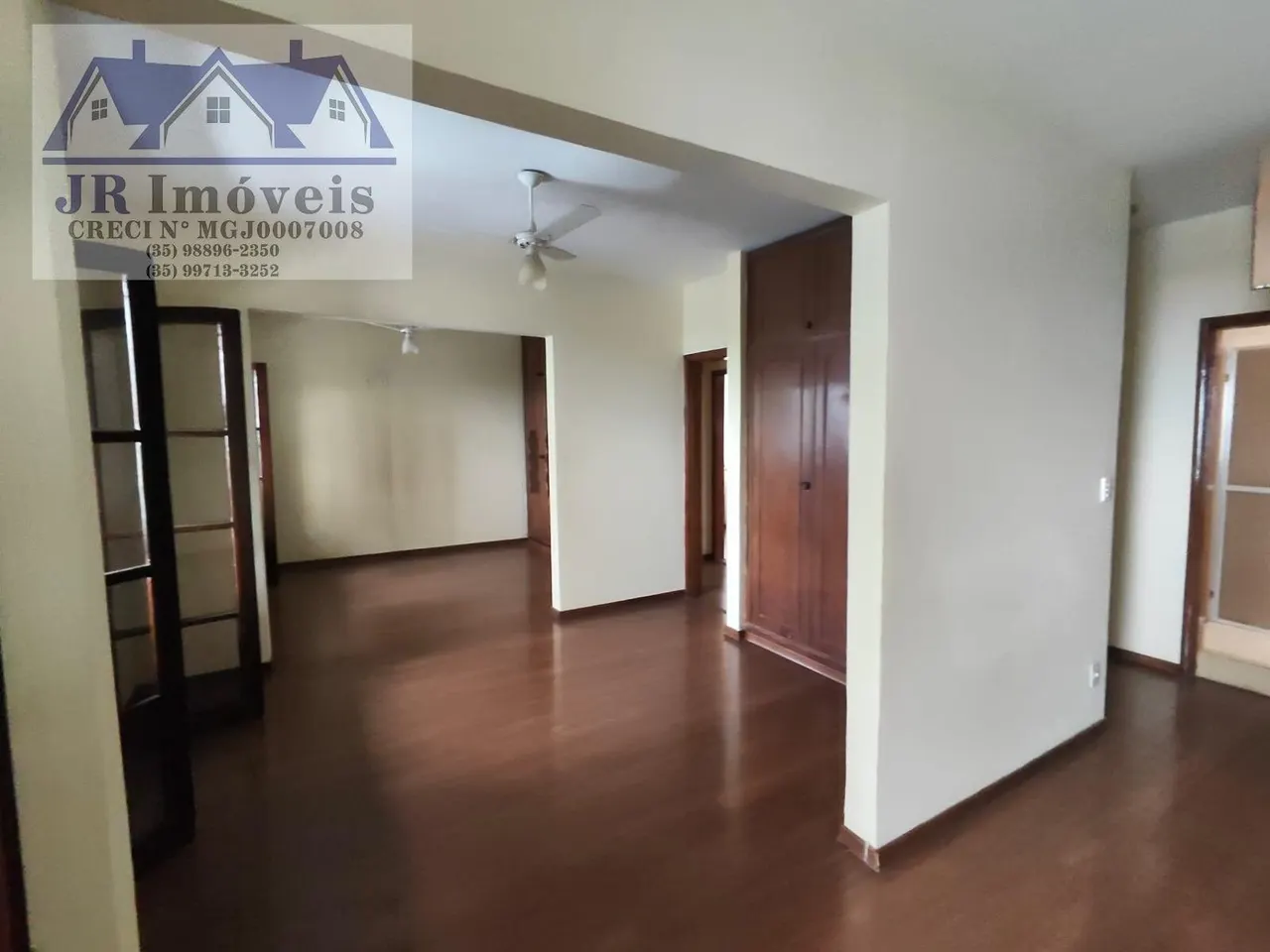 Foto 2 de Casa de 4 quartos com terraço e sala comercial no térreo, Centro