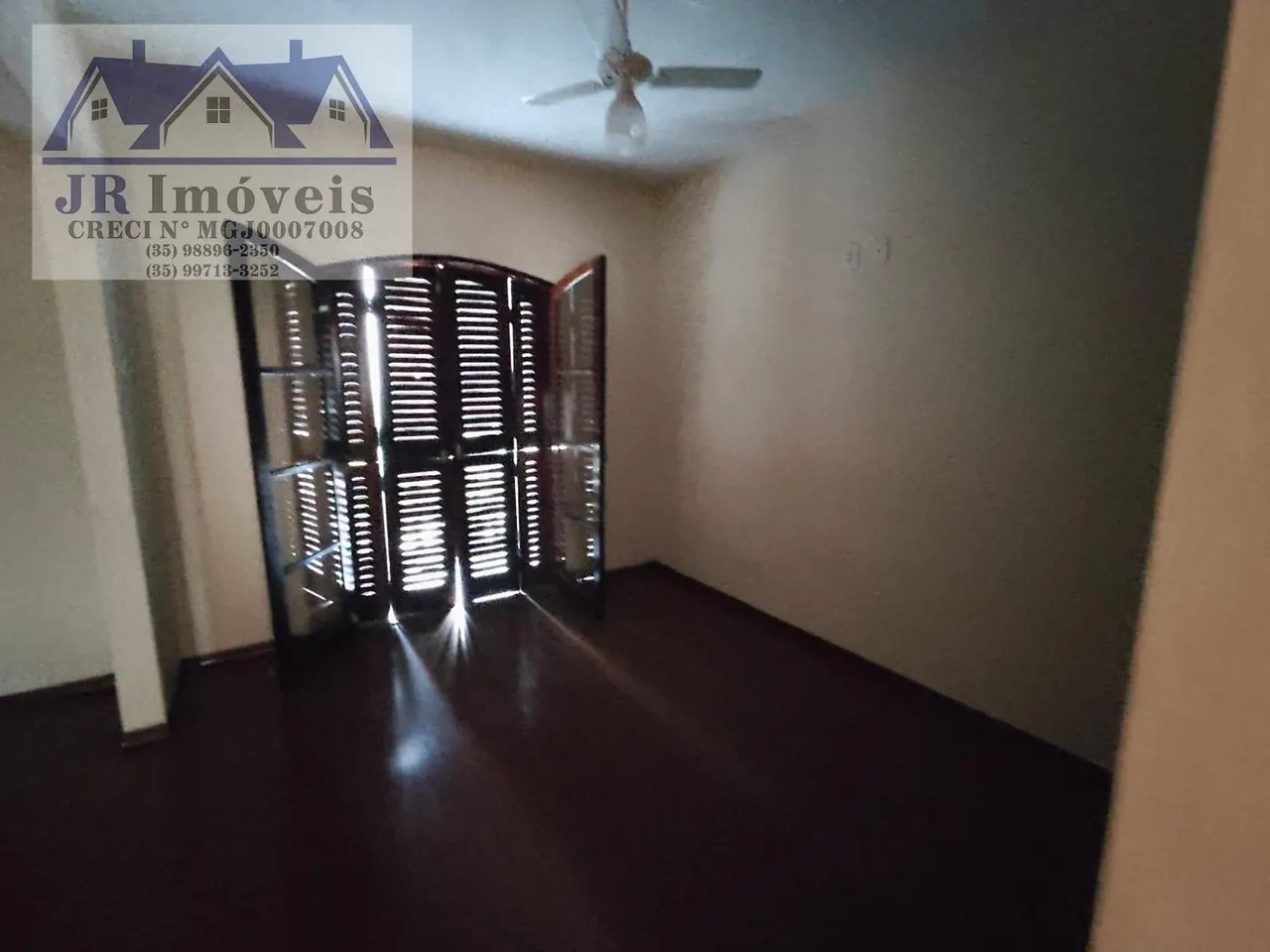Foto 4 de Casa de 4 quartos com terraço e sala comercial no térreo, Centro