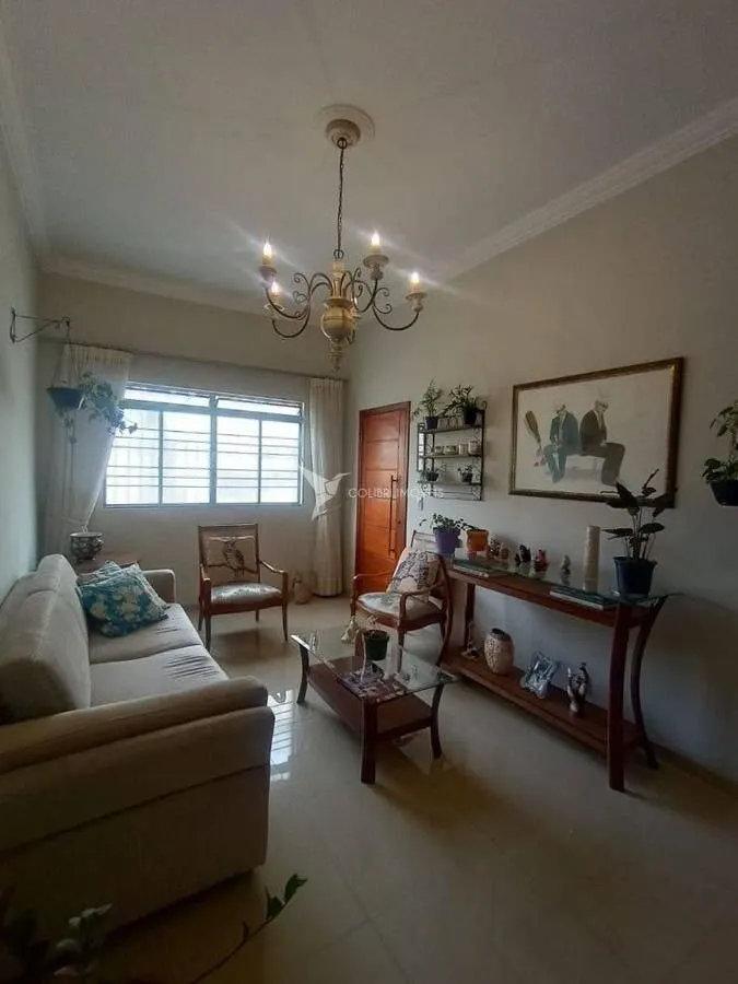 Foto 2 de Casa de 4 quartos (2 suítes) em três pavimentos com terraço, Centro