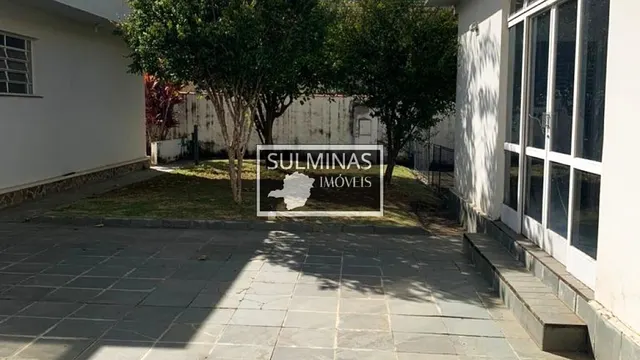 Foto 1 de Casa térrea de esquina com 4 quartos, edícula e terreno de 773 m², BPS