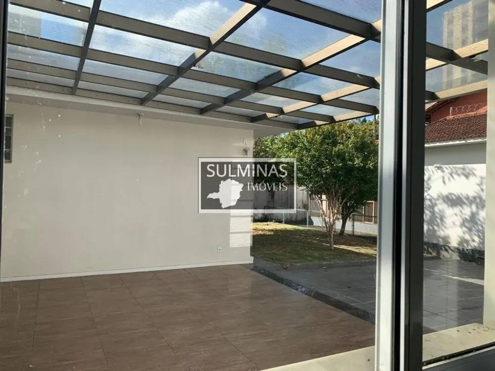 Foto 3 de Casa térrea de esquina com 4 quartos, edícula e terreno de 773 m², BPS