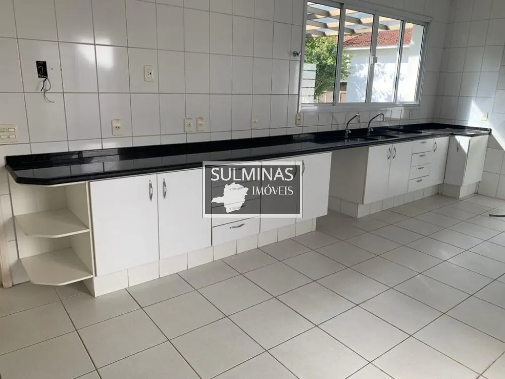Foto 4 de Casa térrea de esquina com 4 quartos, edícula e terreno de 773 m², BPS