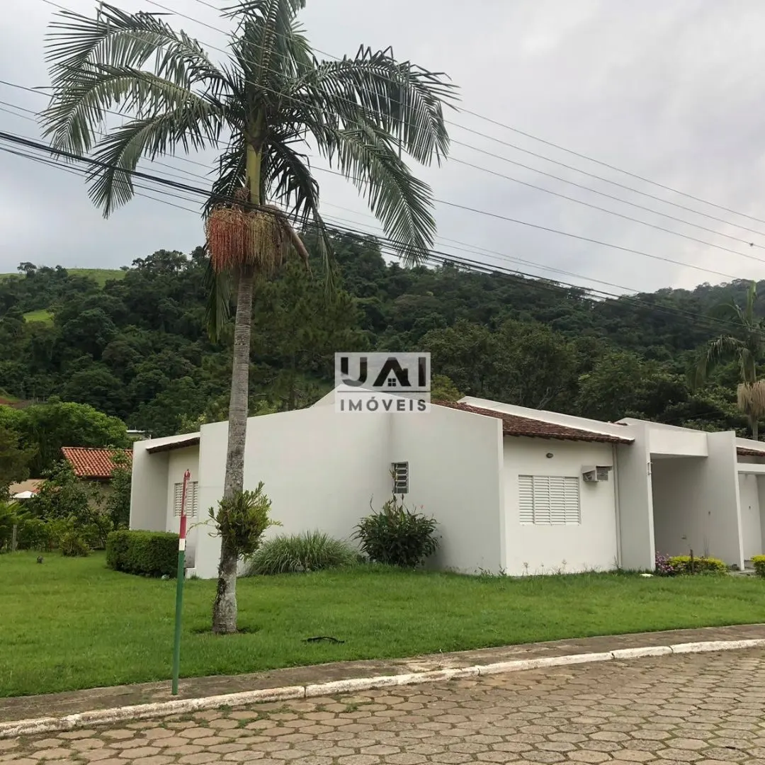 Foto 2 de Casa de 4 quartos (1 suíte) com lareira e edícula no Condomínio da Helibras, Santa Rosa
