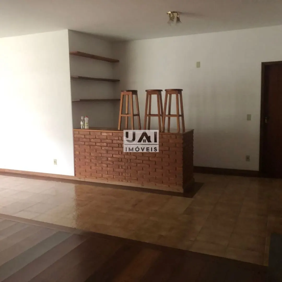 Foto 4 de Casa de 4 quartos (1 suíte) com lareira e edícula no Condomínio da Helibras, Santa Rosa