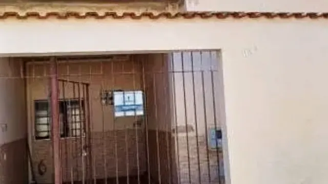 Foto 1 de Casa de 4 quartos com 2 banheiros e garagem, Medicina