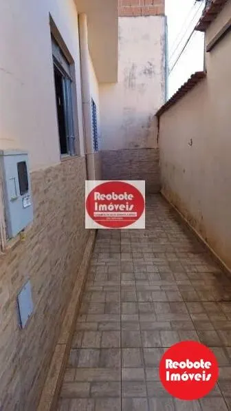 Foto 8 de Casa de 4 quartos com 2 banheiros e garagem, Medicina