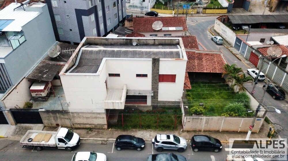 Foto 3 de Casa de 4 quartos com 4 vagas e edícula, Avenida João Antônio Pereira, Varginha