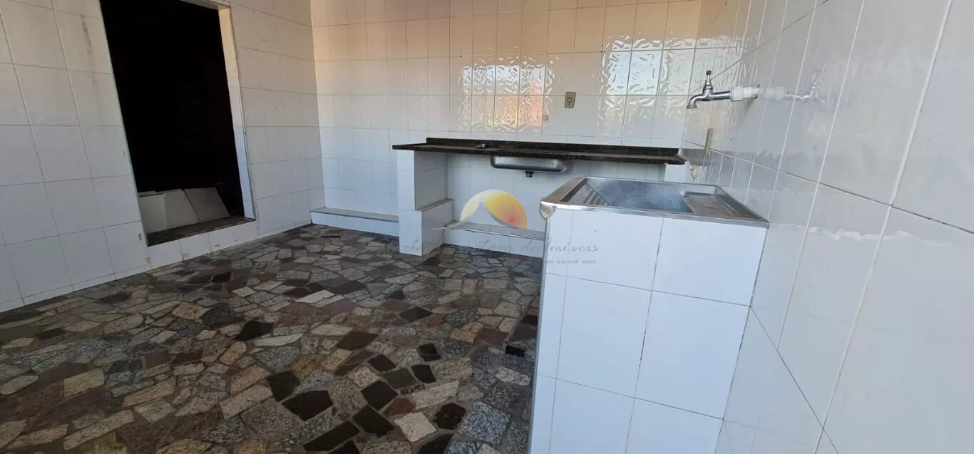 Foto 5 de Casa de 4 quartos (2 suítes) com 2 cozinhas e garagem, Centro