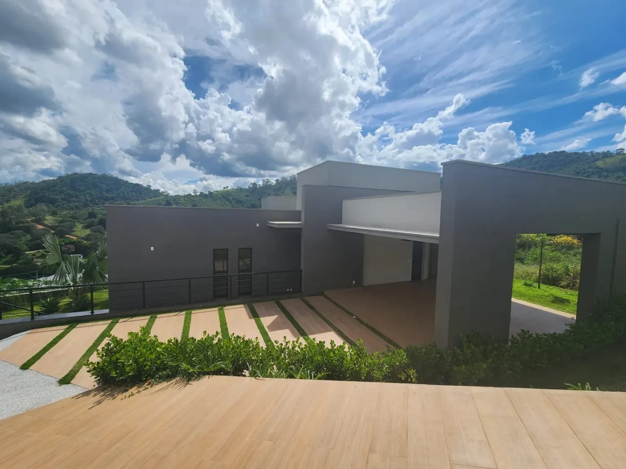 Foto 2 de Casa de alto padrão com 4 suítes e piscina em condomínio fechado, Condomínio Olhos D'Água