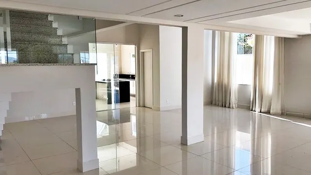 Foto 1 de Casa de alto padrão com 4 suítes e vista para a serra, Pinheirinho