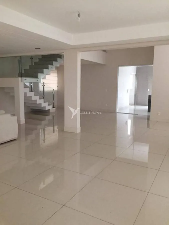 Foto 2 de Casa de alto padrão com 4 suítes, varanda panorâmica e energia solar, Pinheirinho