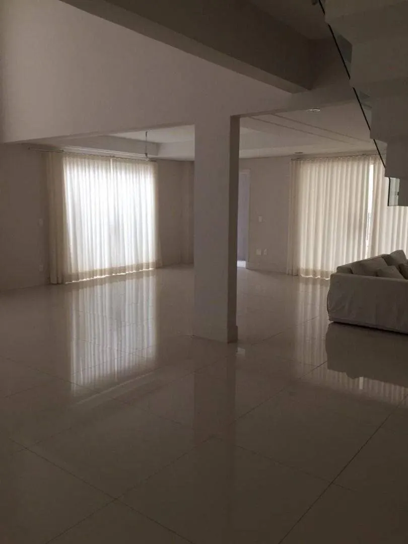 Foto 4 de Casa de alto padrão com 4 suítes, varanda panorâmica e energia solar, Pinheirinho