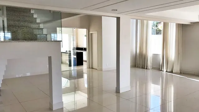 Foto 1 de Casa de alto padrão com 4 suítes, home theater e vista, Pinheirinho