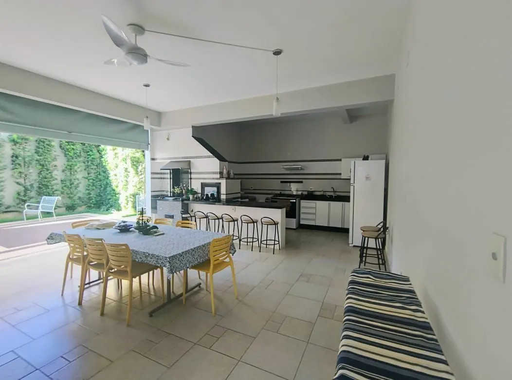 Foto 2 de Casa de alto padrão com 4 suítes, lareira e espaço gourmet, BPS
