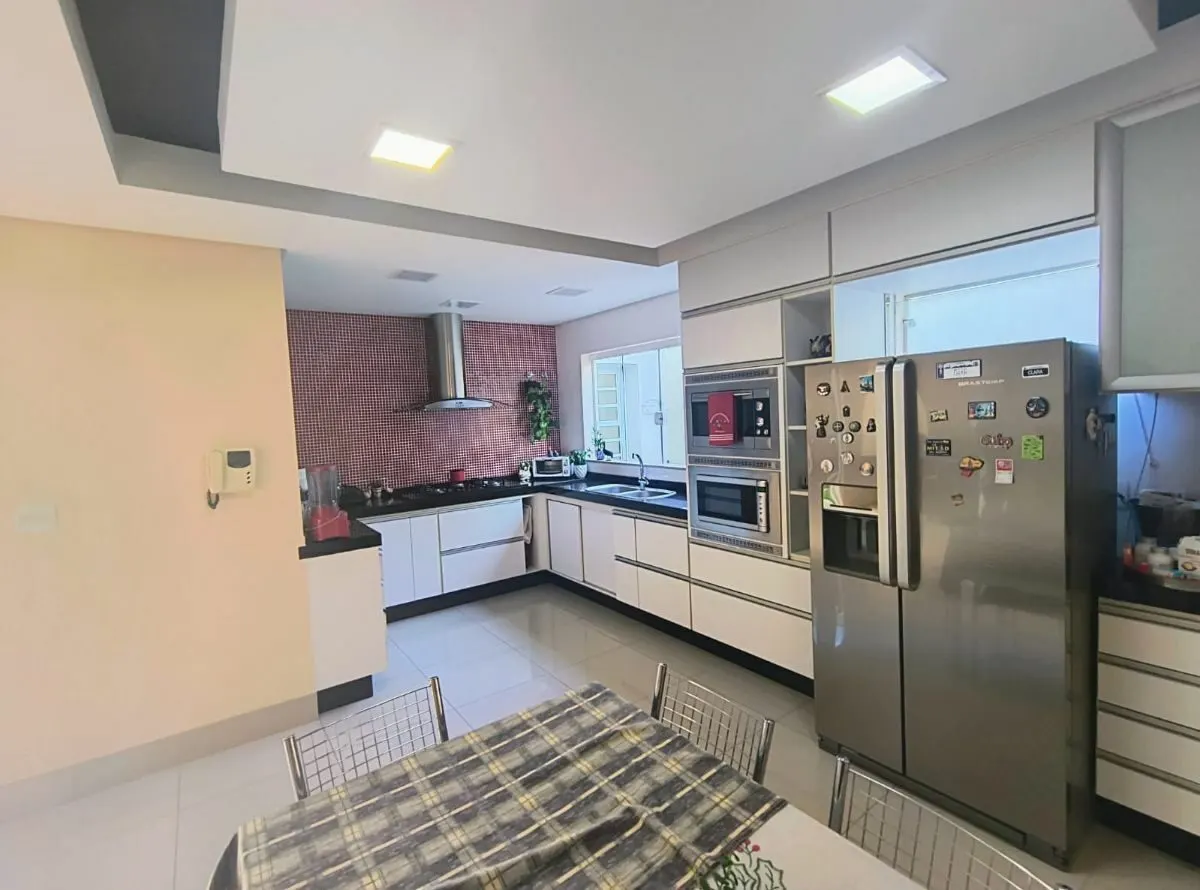 Foto 3 de Casa de alto padrão com 4 suítes, lareira e espaço gourmet, BPS