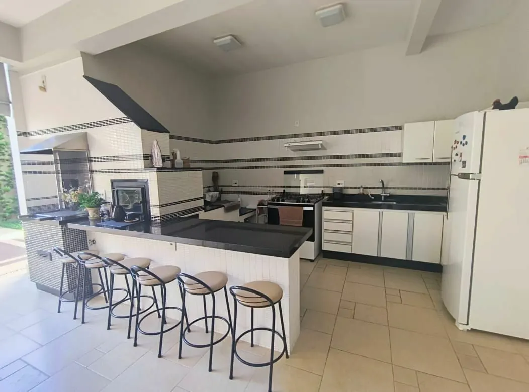 Foto 4 de Casa de alto padrão com 4 suítes, lareira e espaço gourmet, BPS