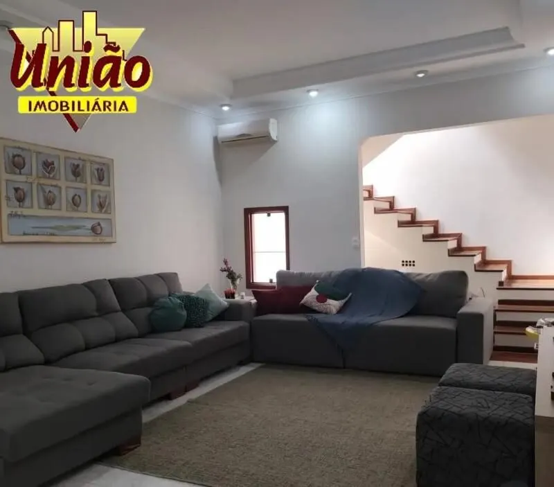 Foto 2 de Casa de alto padrão com 5 quartos (2 suítes) e área gourmet, Centro
