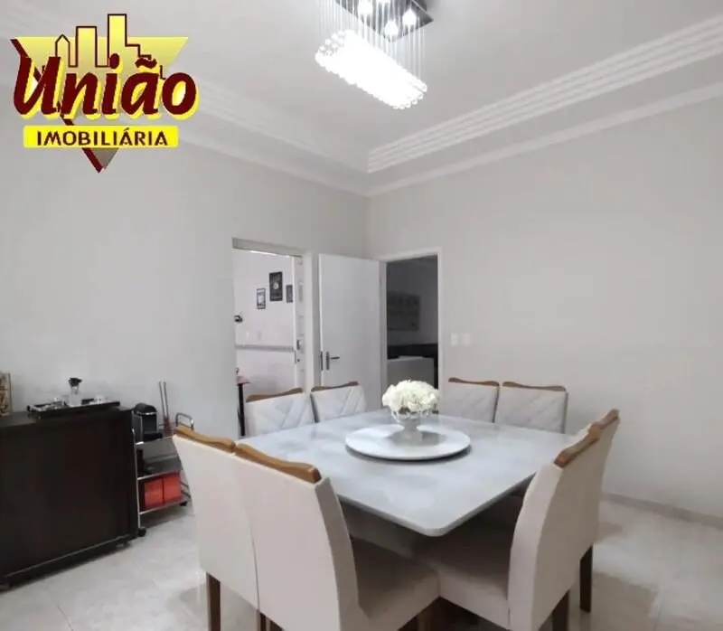 Foto 3 de Casa de alto padrão com 5 quartos (2 suítes) e área gourmet, Centro