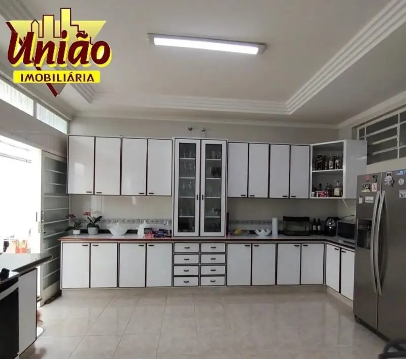 Foto 6 de Casa de alto padrão com 5 quartos (2 suítes) e área gourmet, Centro