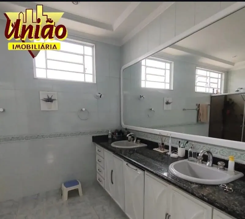 Foto 8 de Casa de alto padrão com 5 quartos (2 suítes) e área gourmet, Centro