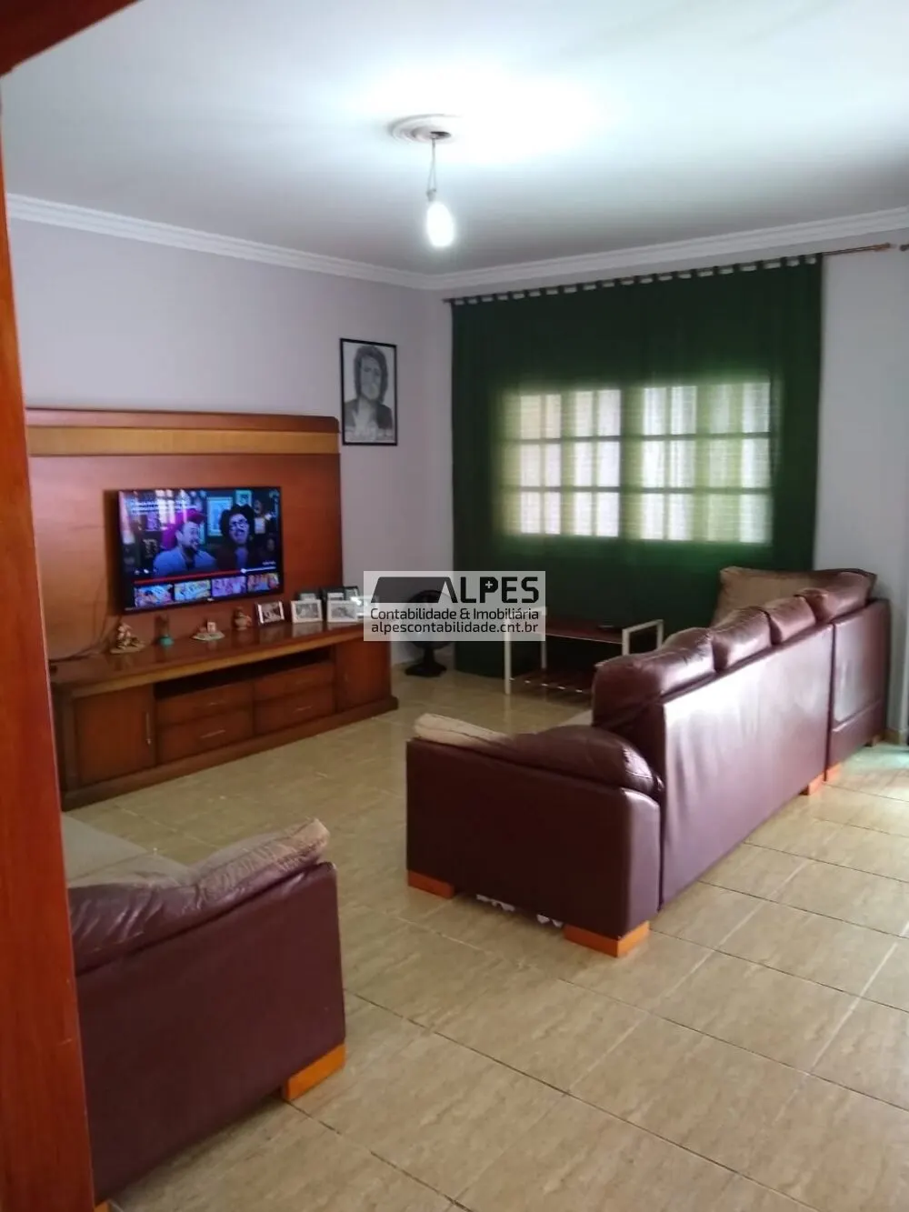Foto 2 de Casa de 5 quartos com varanda, salão e pomar em frente ao Country Club, Nações