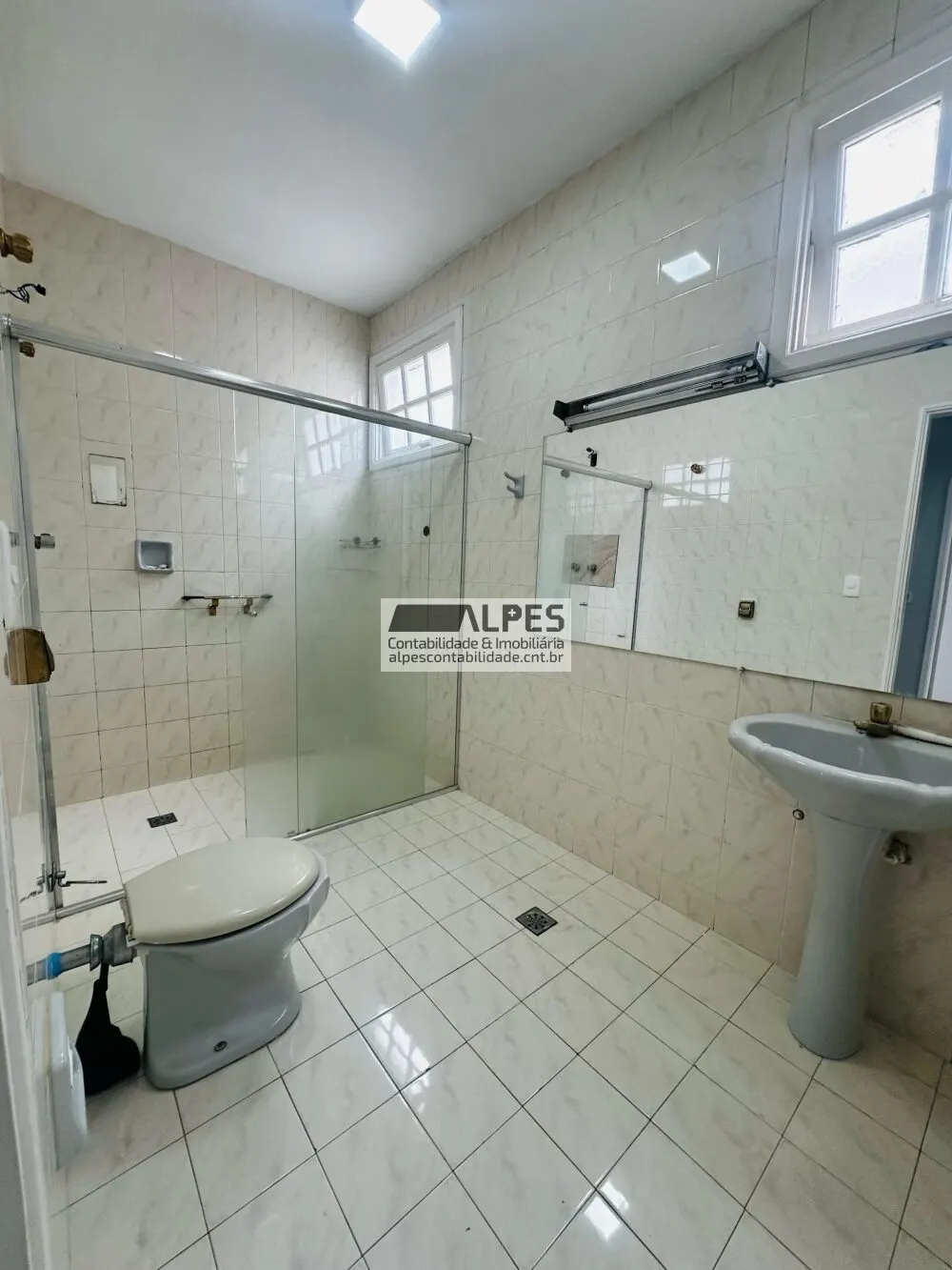 Foto 8 de Casa de 5 quartos (3 suítes) com piscina, sauna e área gourmet, Pinheirinho