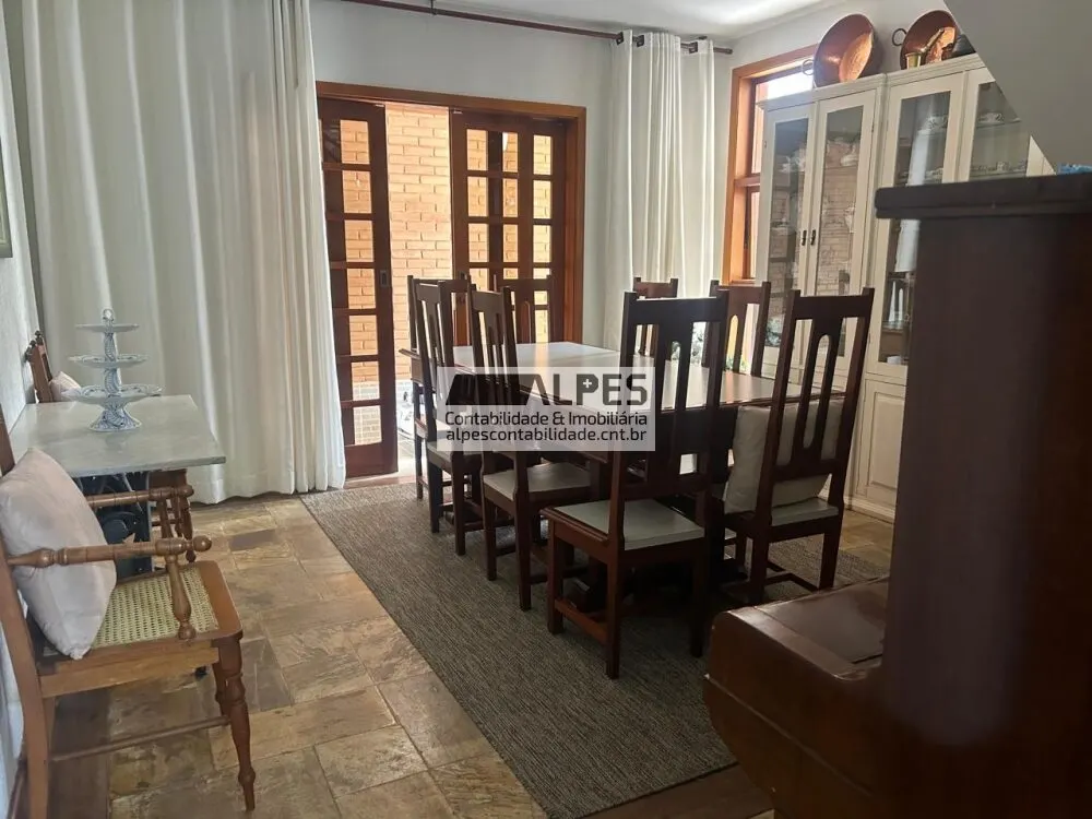 Foto 4 de Casa de 5 quartos (3 suítes) com piscina aquecida e área gourmet, Pinheirinho