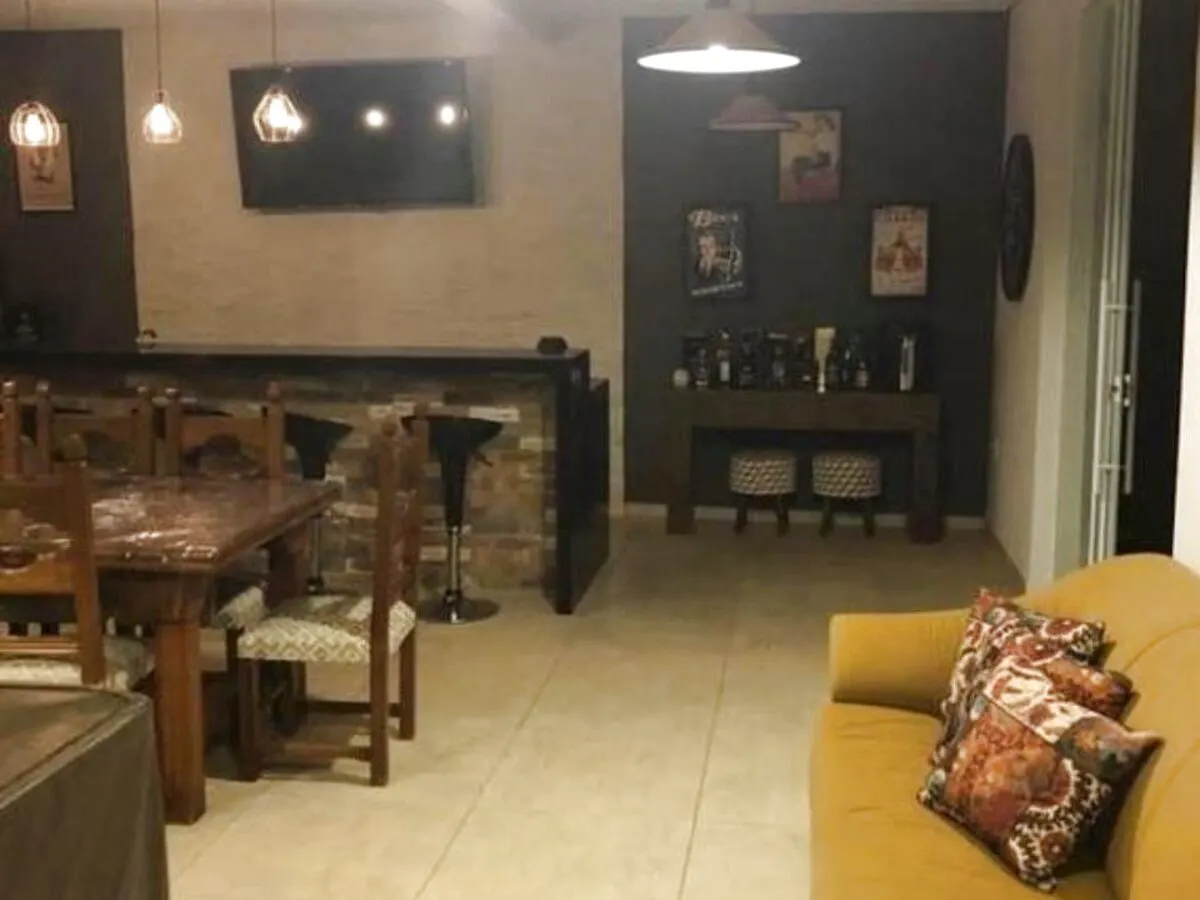 Foto 8 de Casa de 5 quartos (2 suítes) com piscina aquecida e espaço gourmet, Pinheirinho
