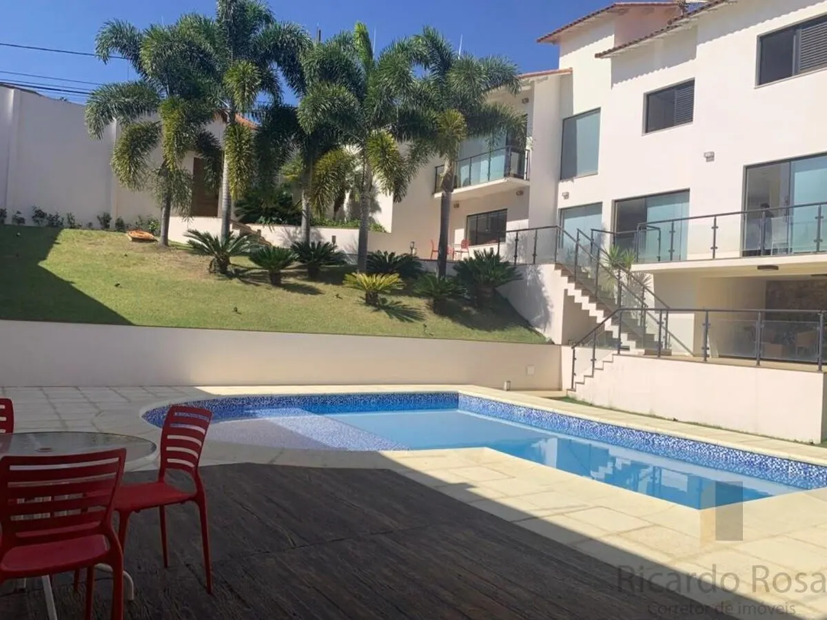 Foto 2 de Casa de 5 quartos (2 suítes) com piscina e jardins em terreno de 784 m², BPS