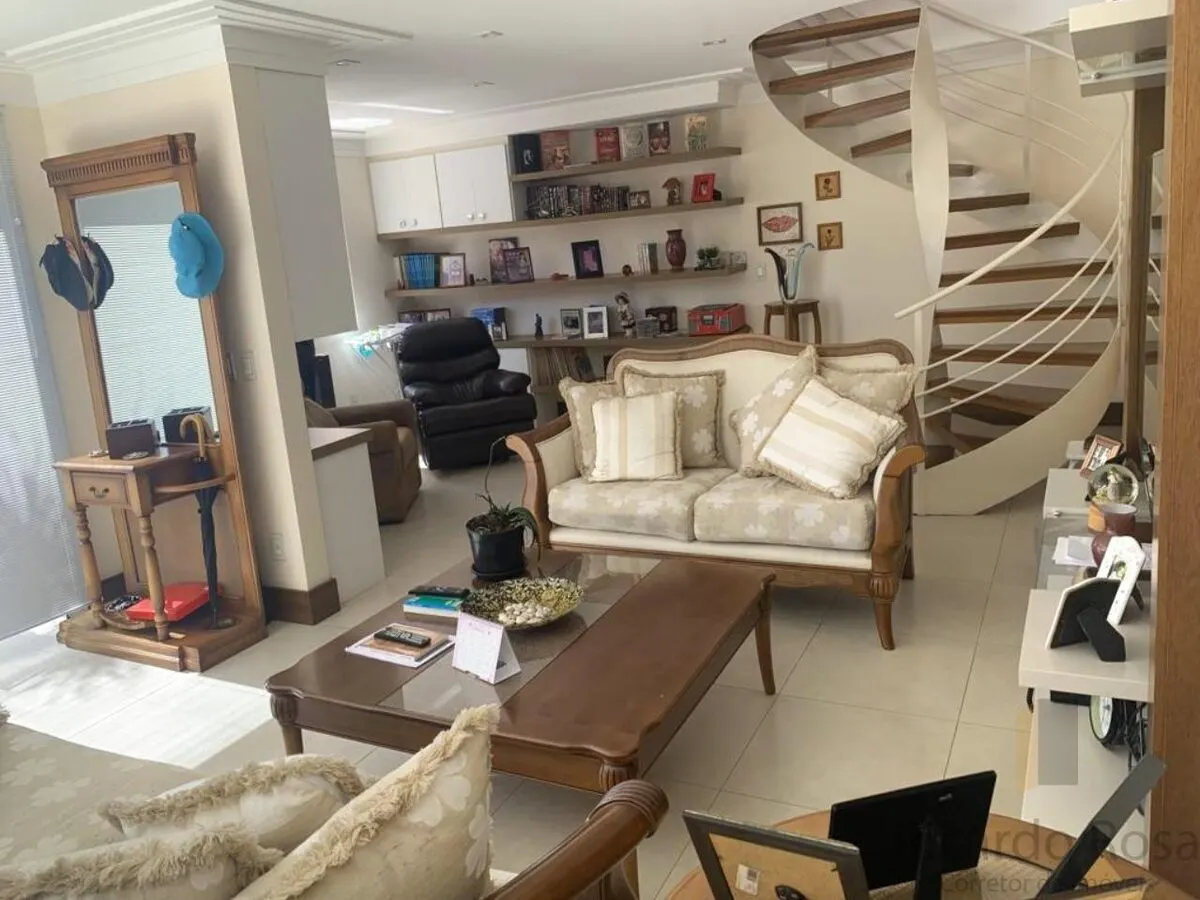 Foto 4 de Casa de 5 quartos (2 suítes) com piscina e jardins em terreno de 784 m², BPS