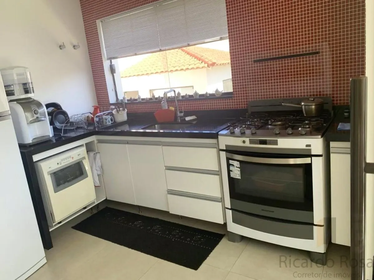 Foto 5 de Casa de 5 quartos (2 suítes) com piscina e jardins em terreno de 784 m², BPS