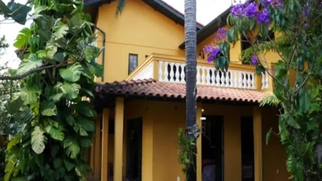 Foto 1 de Casa de 5 quartos (3 suítes) mobiliada, com lareira e jardim, BPS
