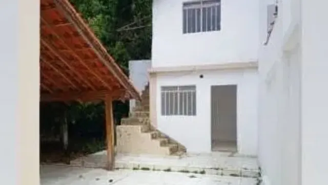 Foto 1 de Casa de 5 quartos com sala de jantar e 2 vagas, perto do Centro, Boa Vista