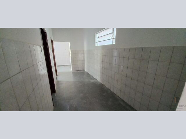 Foto 6 de Casa com 3 quartos, escritório e 2 suítes nos fundos, Centro